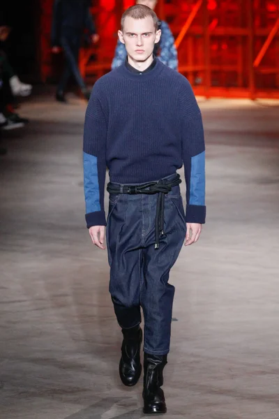 Look 15